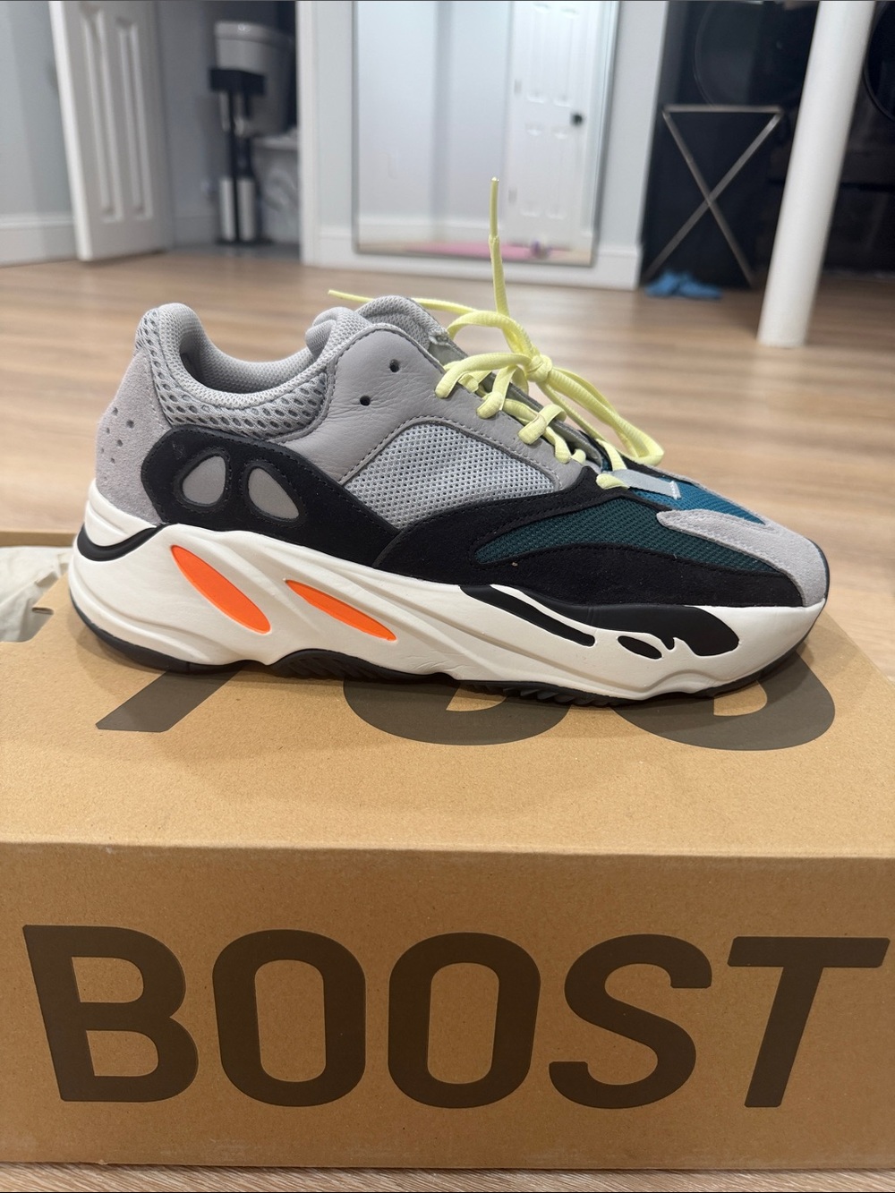 Men’s Adidas Yeezy Boost 700 Wave Runners size 10